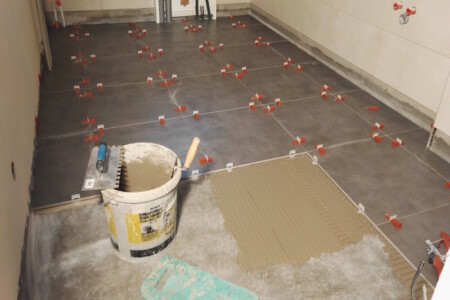 POKLÁDKA KERAM. DLAŽBY NOVÉ STRAŠECÍ